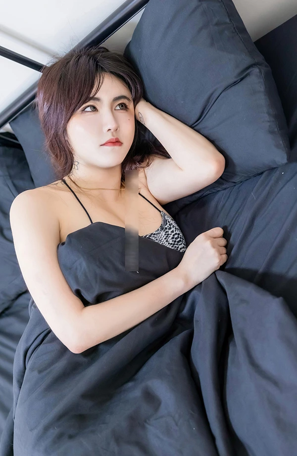 极品白虎网红费爵娜 痴女女友尺度人体图集