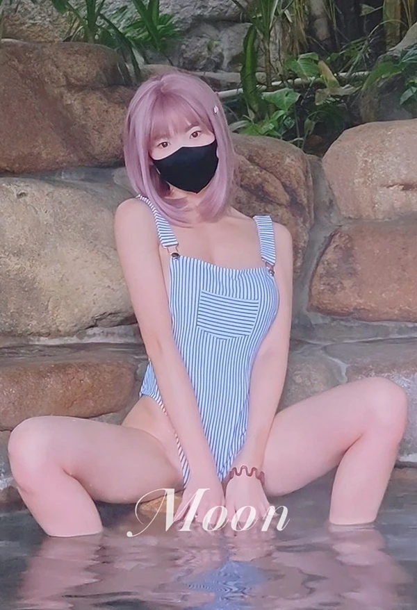 推特美女@魔王的斗篷Moon私拍户外唯美尺度图2